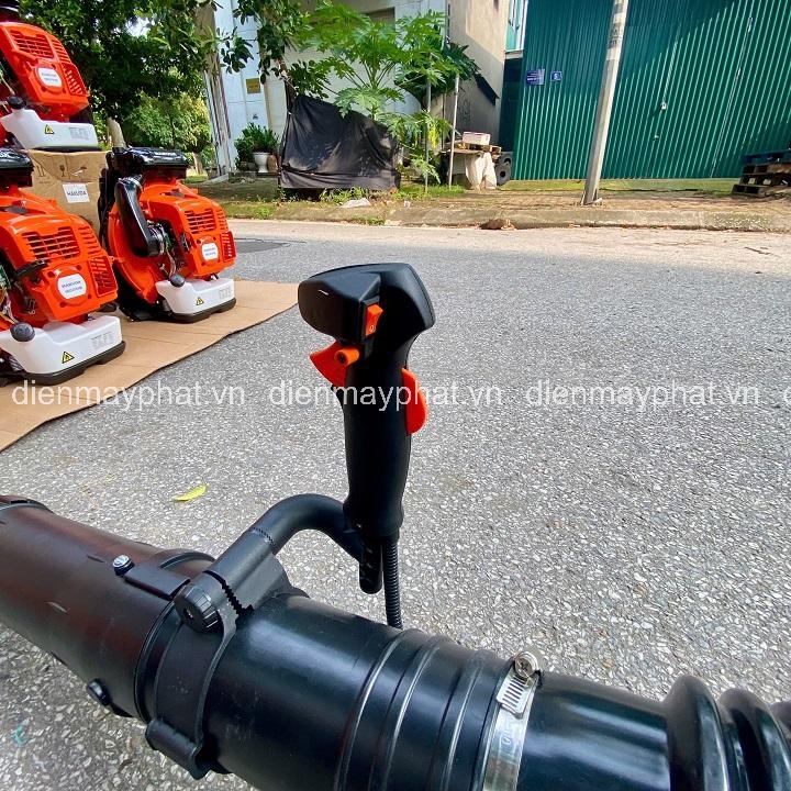 Máy thổi bụi đeo vai 2 thì HAKUDA HKD2T3700 3.7KW