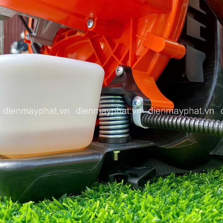 Máy thổi bụi đeo vai 2 thì HAKUDA HKD2T3700 3.7KW