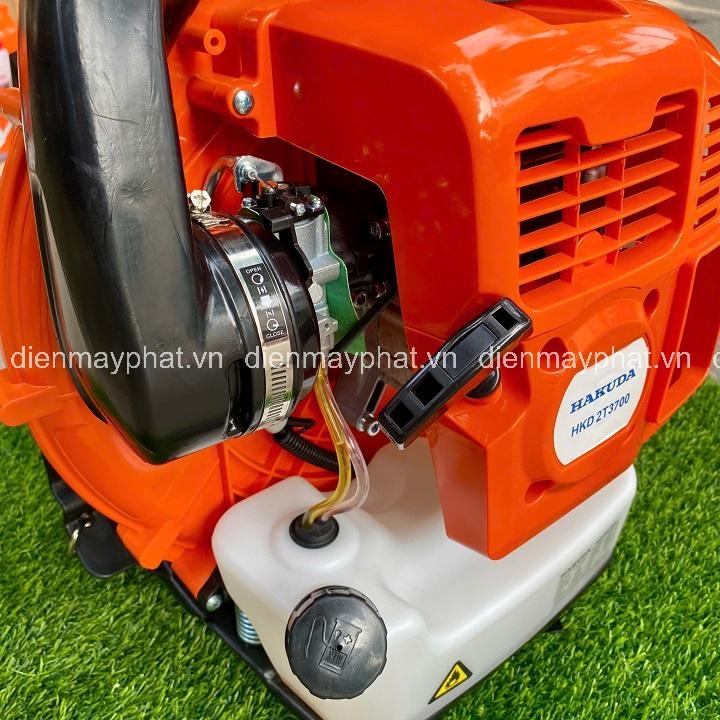 Máy thổi bụi đeo vai 2 thì HAKUDA HKD2T3700 3.7KW