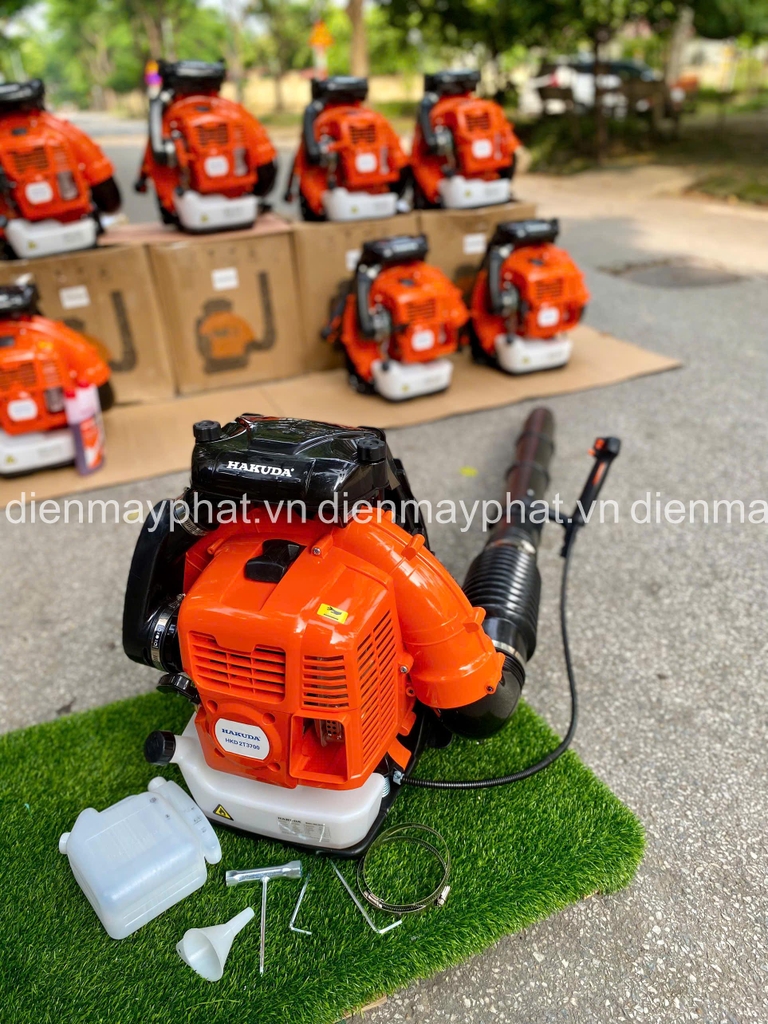 Máy thổi bụi đeo vai 2 thì HAKUDA HKD2T3700 3.7KW
