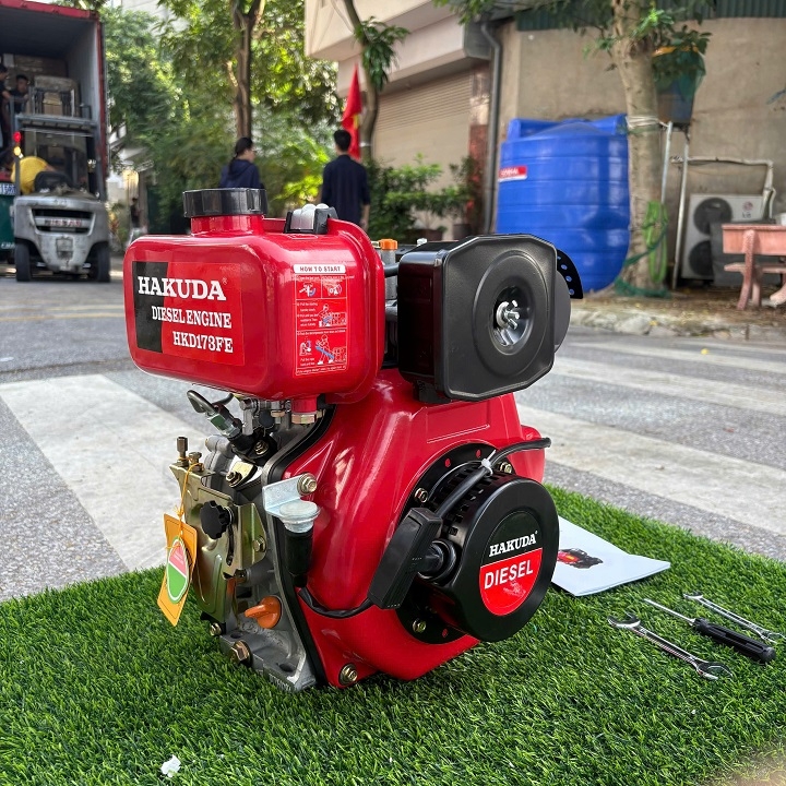 Máy nổ dầu 4.8HP Hakuda HKD173FE có đề