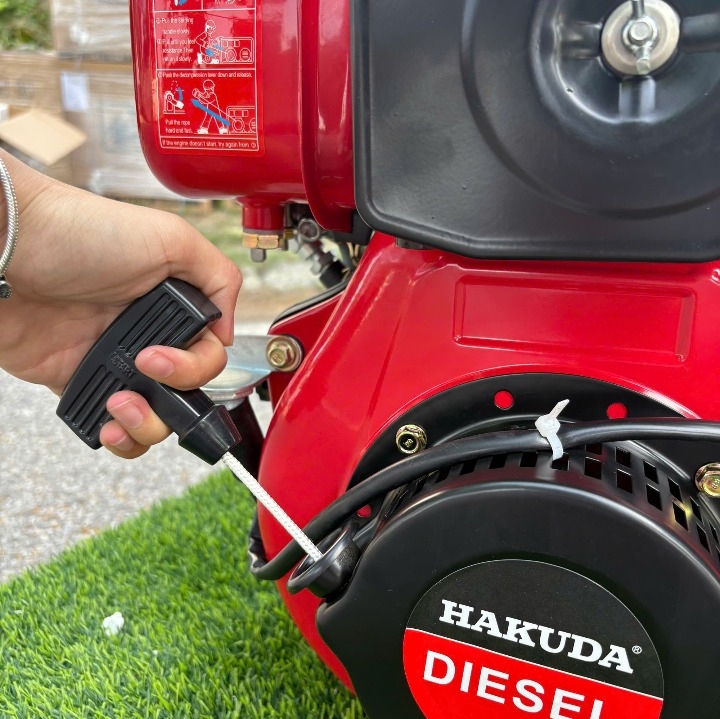 Máy nổ dầu 4.8HP Hakuda HKD173FE có đề