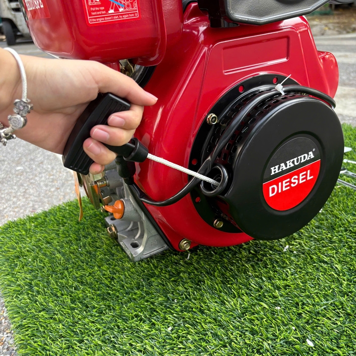 Máy nổ dầu 5.4HP Hakuda HKD178FE có đề