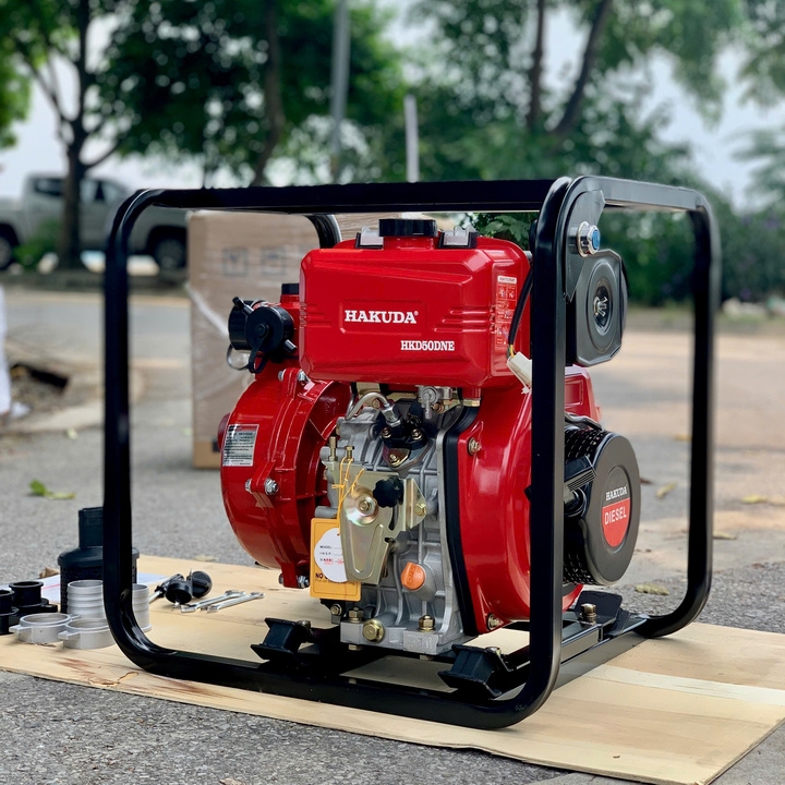 Máy bơm nước chạy dầu cao áp 4KW HAKUDA HKD50DNE có đề