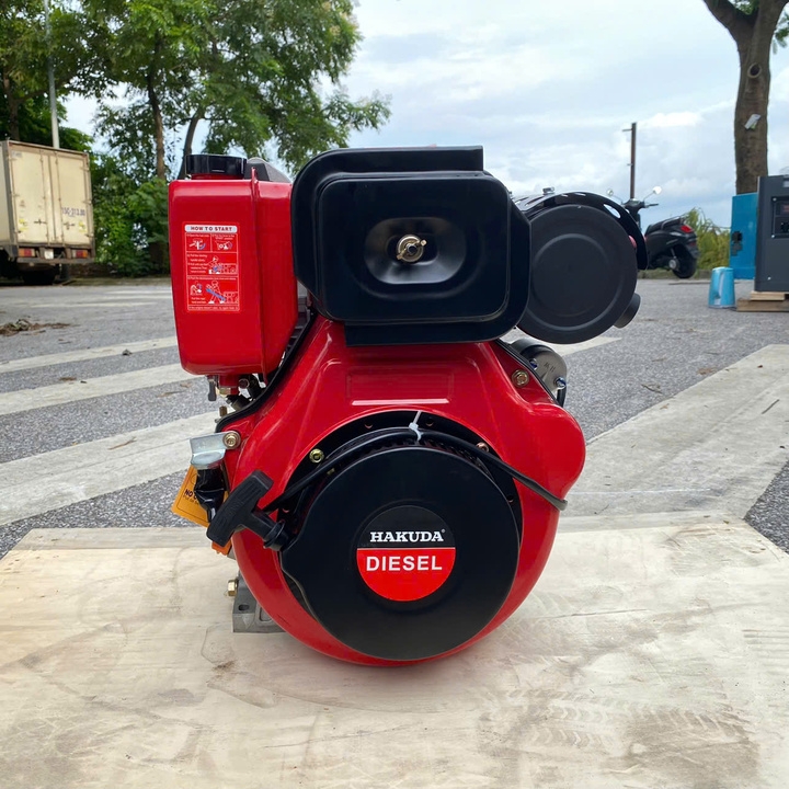 Máy nổ dầu 11.6HP HAKUDA HKD192FE có đề