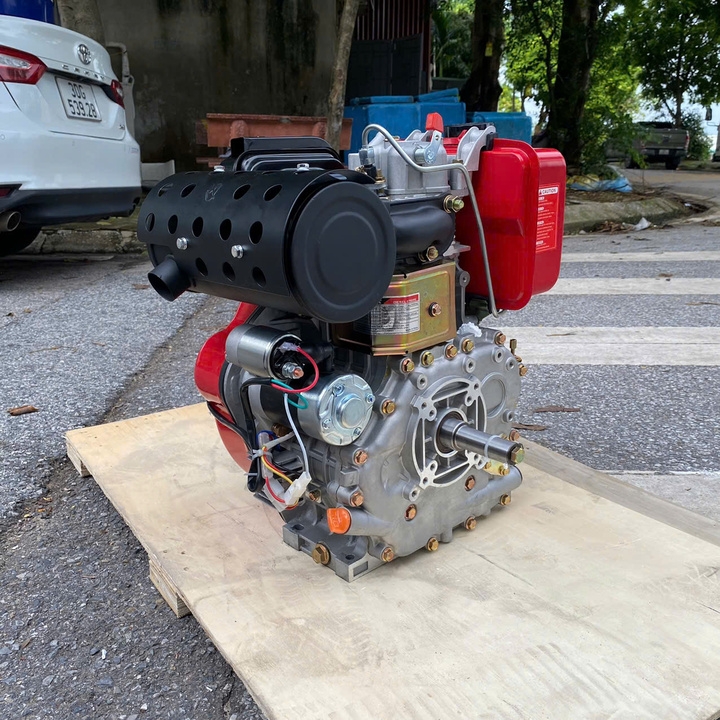 Máy nổ dầu 11.6HP HAKUDA HKD192FE có đề