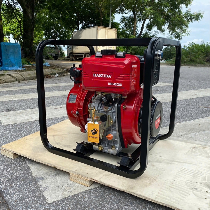 Máy bơm nước cứu hỏa chạy dầu 4KW HAKUDA HKD40DNE có đề