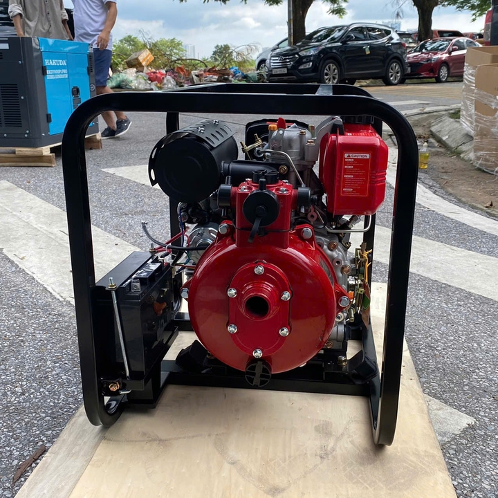 Máy bơm nước chạy dầu cao áp 4KW HAKUDA HKD40DNE có đề
