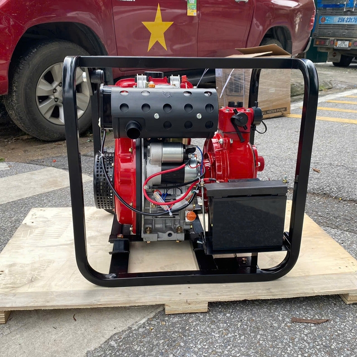 Máy bơm nước chạy dầu cao áp 4KW HAKUDA HKD40DNE có đề