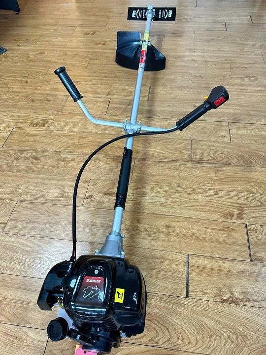 Máy cắt cỏ chạy xăng 4 thì CALI CL35 1000W màu đen