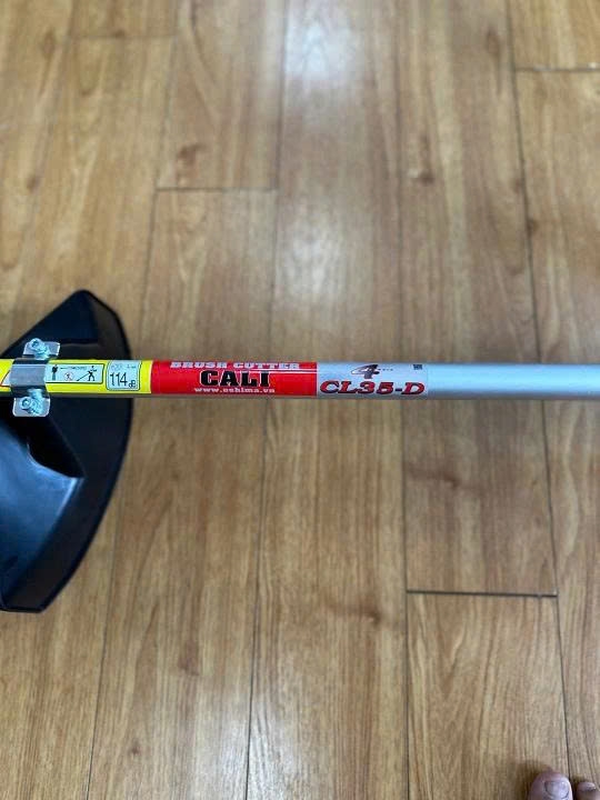 Máy cắt cỏ chạy xăng 4 thì CALI CL35 1000W màu đen