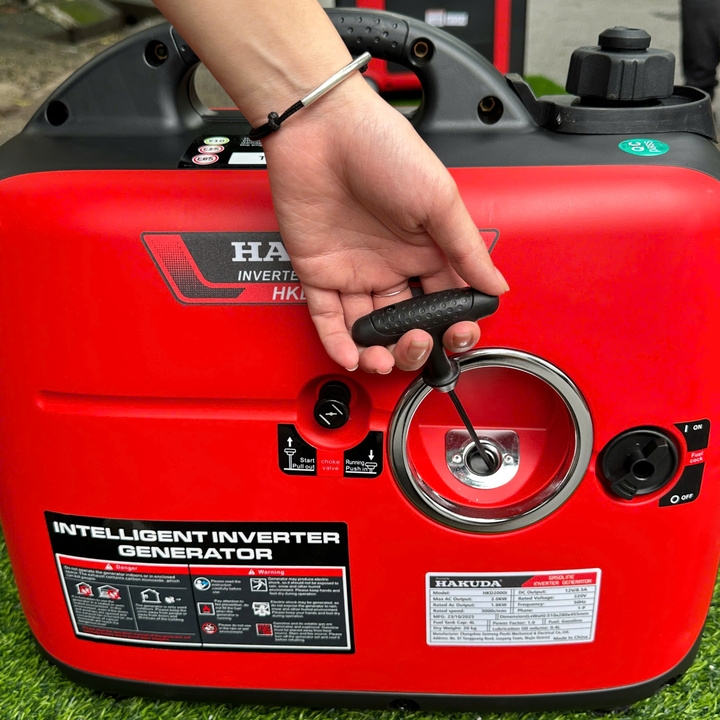 Máy phát điện gia đình chạy xăng HAKUDA 2KW HKD2000I inverter