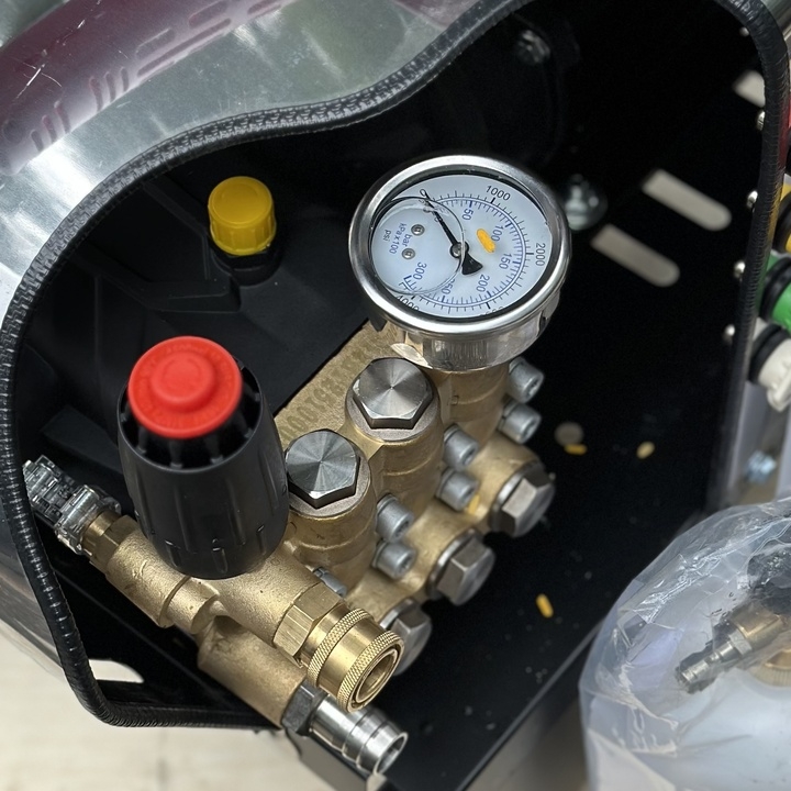 Máy rửa xe công nghiệp 3KW HAKUDA MRXCAHKD3000 rulo cuộn