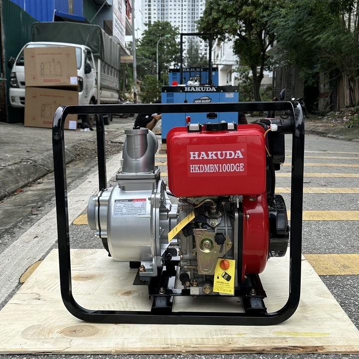 Máy bơm nước chạy dầu 6.6KW HAKUDA HKDMBN100DGE có đề