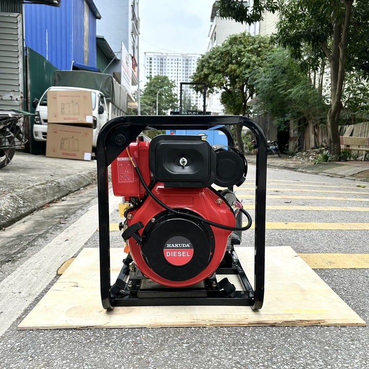 Máy bơm nước chạy dầu 6.6KW HAKUDA HKDMBN100DGE có đề