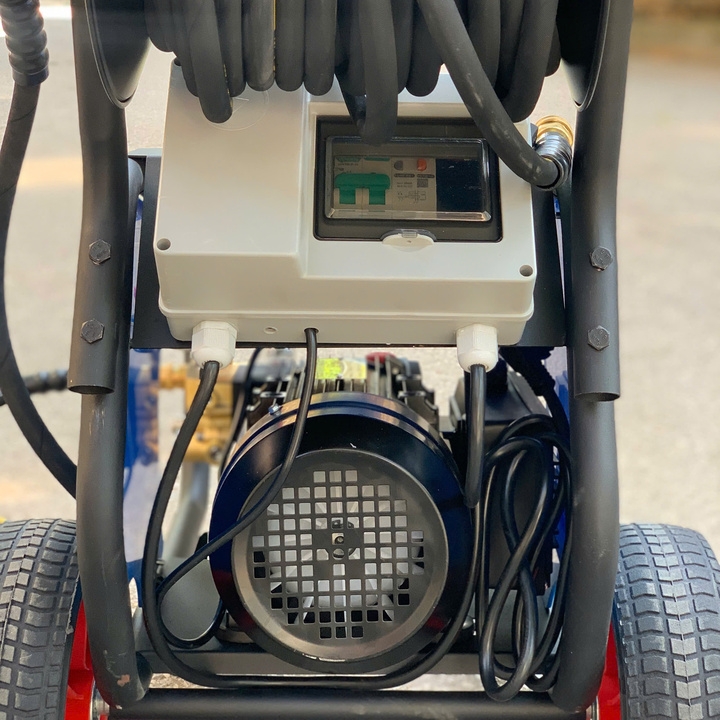 Máy xịt rửa xe cao áp 3KW HAKUDA MRXCAHKD3500-2