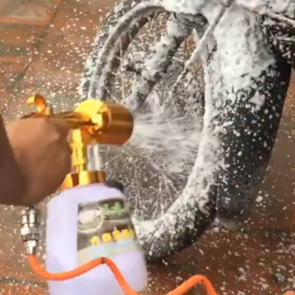 Bình phun bọt tuyết cầm tay dùng khí nén 1 lít (vàng đồng)