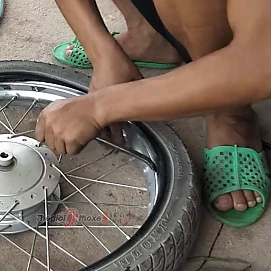 Cây nạy vỏ xe máy Menifa