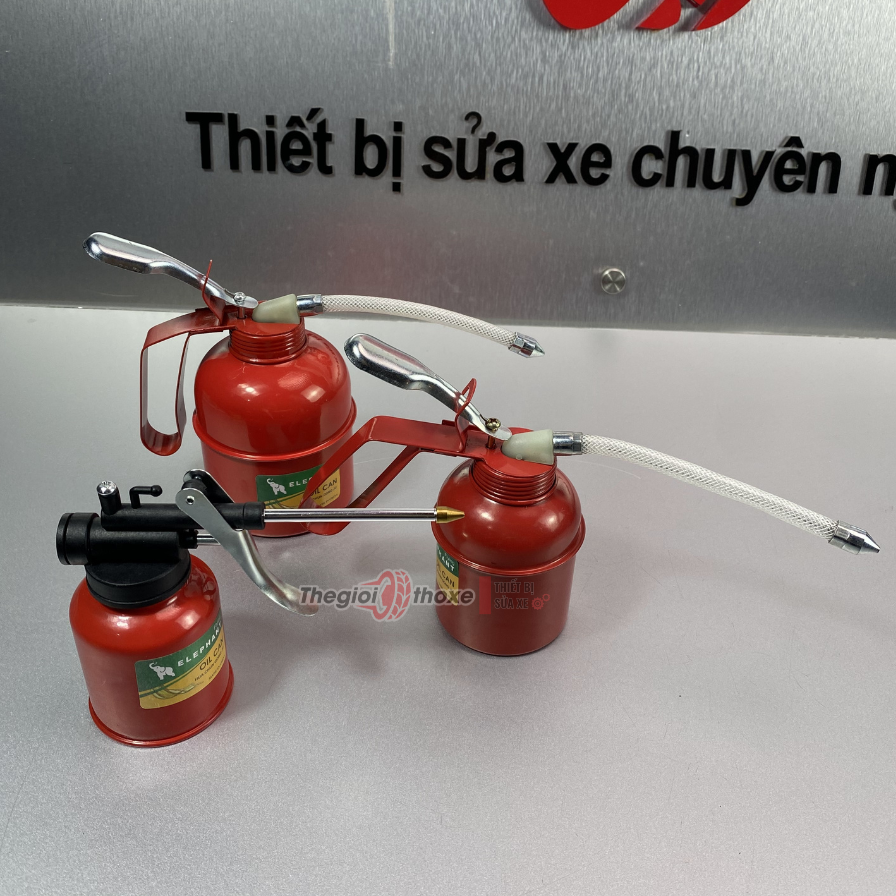 Vịt dầu 250ml - Vòi bơm dài và thon châm nhớt đến những vị trí khó