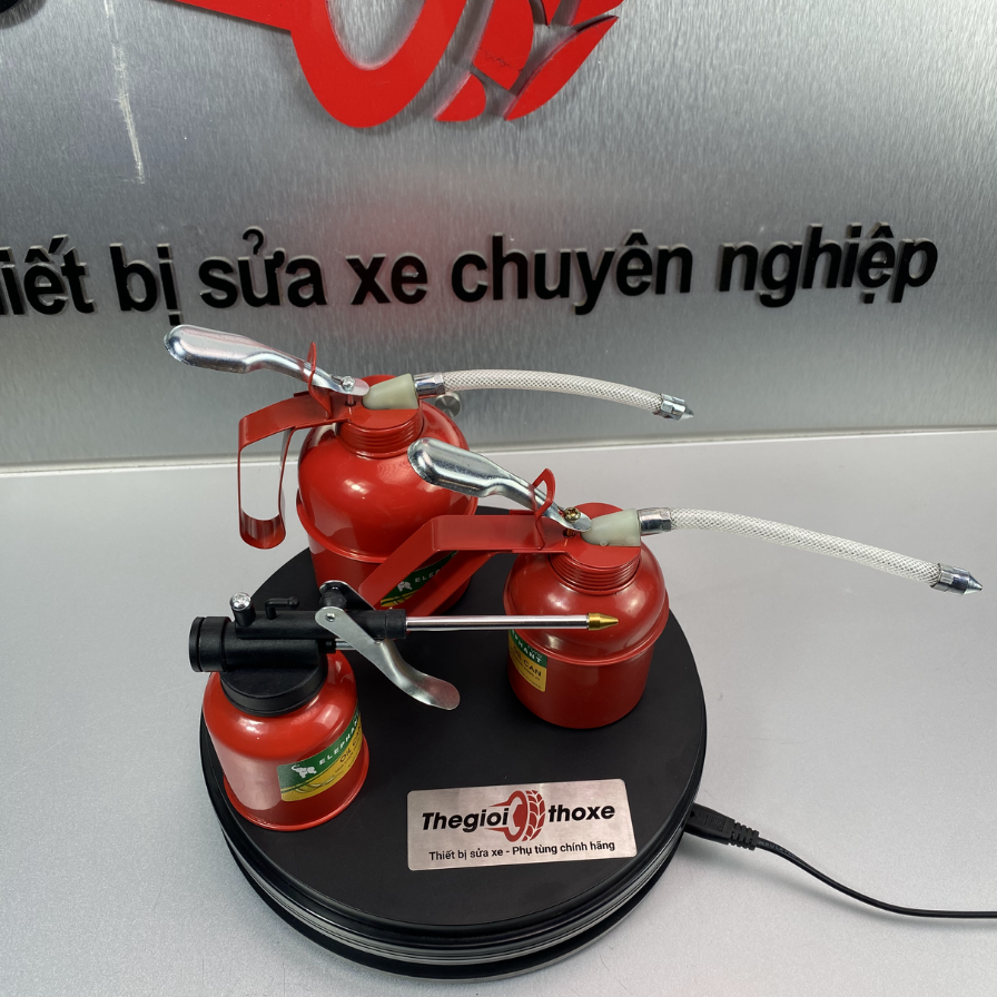 Vịt dầu 250ml - Vòi bơm dài và thon châm nhớt đến những vị trí khó