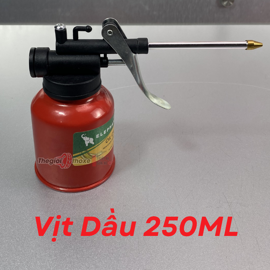 Vịt dầu 250ml - Vòi bơm dài và thon châm nhớt đến những vị trí khó