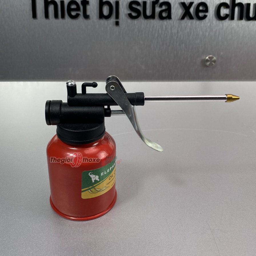 Vịt dầu 250ml - Vòi bơm dài và thon châm nhớt đến những vị trí khó