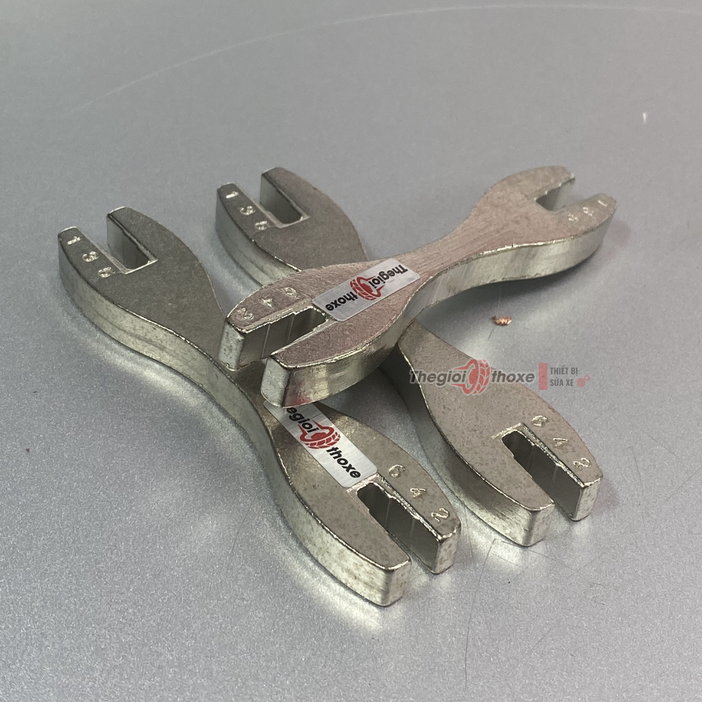 Cờ lê rút căm Thái Lan