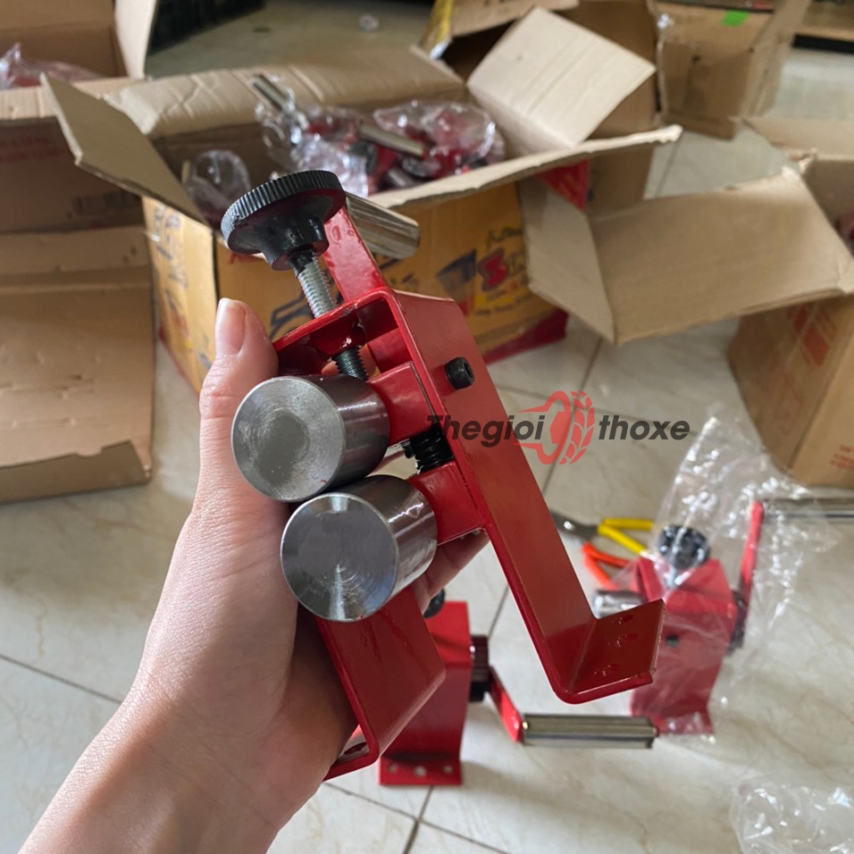 Máy ép biển số xe