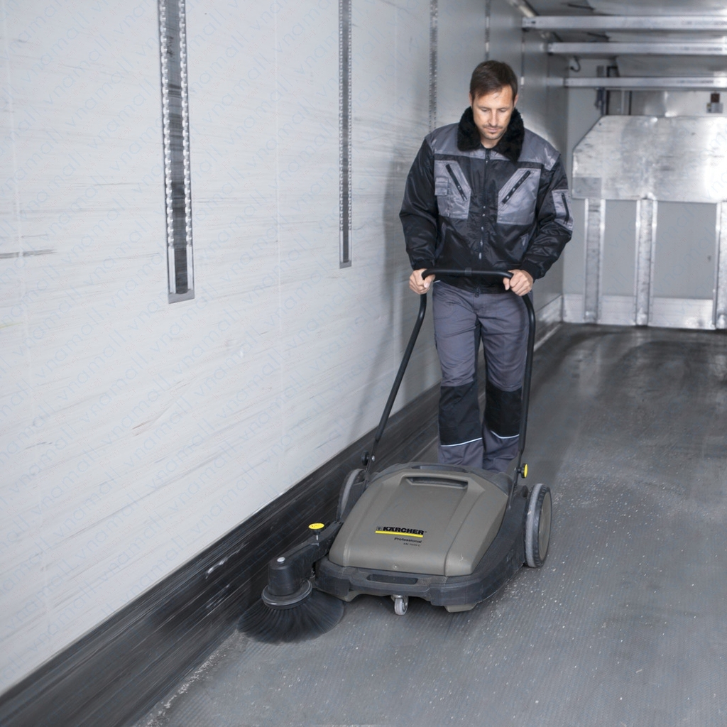 Xe quét rác đẩy tay Karcher KM 70/20 C thương hiệu của Đức