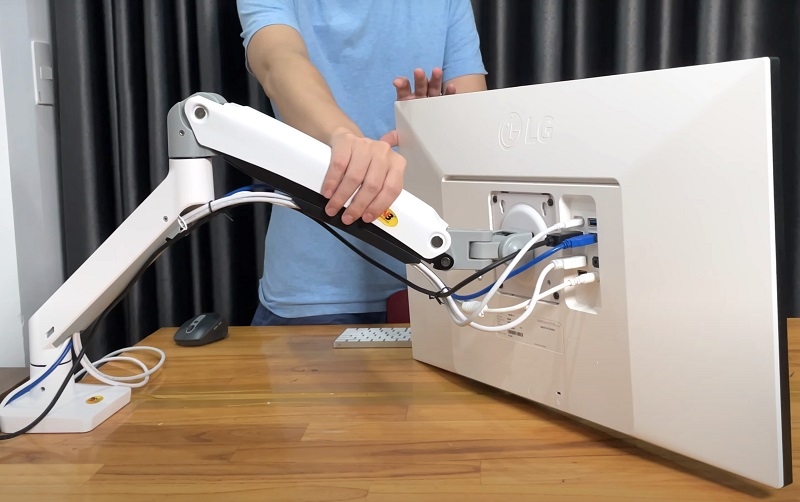 Giá treo màn hình NB G70 ( 22