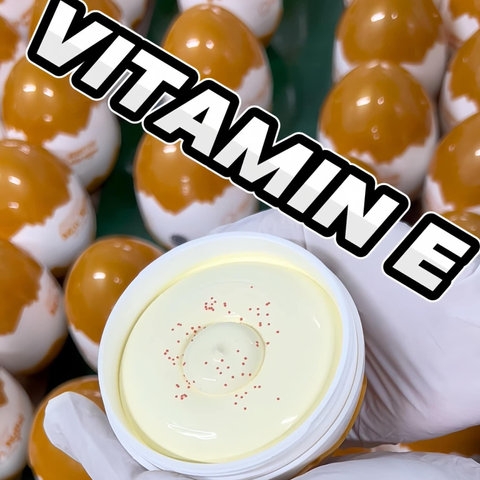 KEM DƯỠNG TRẮNG DA BODY MẬT NGHỆ 250GR QUEENIE SKIN