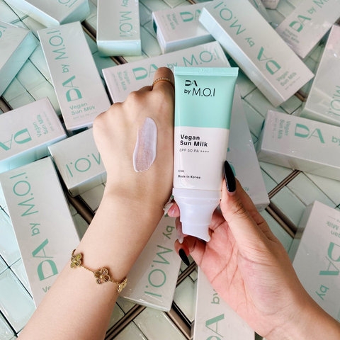 M.O.I-KEM CHỐNG NẮNG THUẦN CHAY DA BY M.O.I VEGAN SUN MILK SPF50 PA++++ 50ML