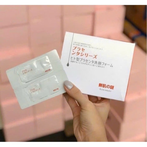 HỘP 50 GÓI Ủ TRẮNG NHAU THAI NHẬT BẢN DƯỠNG ẨM, TRẮNG DA, MỜ THÂM NÁM, SE KHÍT LỖ CHÂN LÔNG - GDN