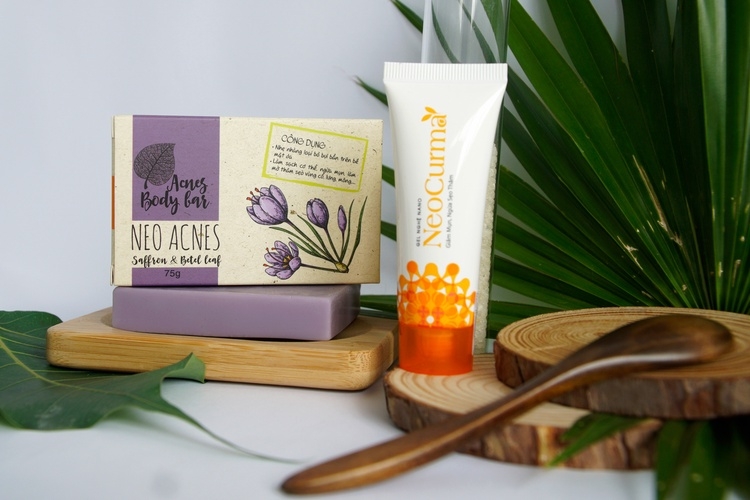 BỘ ĐÔI GIẢM MỤN MỜ THÂM LƯNG, BODY - XÀ PHÒNG SAFFRON 75G VÀ GEL NGHỆ NANO NEOCURMA 20G - NEO ACNES