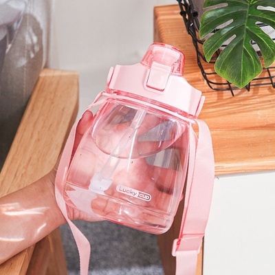 BÌNH NƯỚC TRÒN BẦU STICKER CHO BÉ BẰNG NHỰA CAO CẤP 1200ML - SU