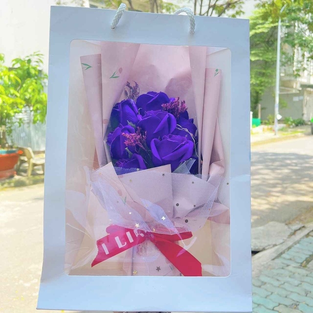 BÓ HOA HỒNG SÁP 9 BÔNG CÓ ĐÈN - SU