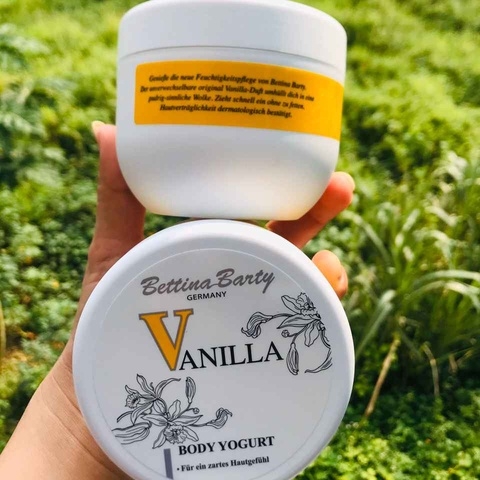 KEM DƯỠNG THỂ SỮA CHUA HƯƠNG VANILLA TÍCH HỢP NƯỚC HOA HŨ 300ML - BETTINA BARTY