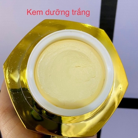 KEM DƯỠNG TRẮNG DA BAN NGÀY LỤC TẢO - SOO YOUNG