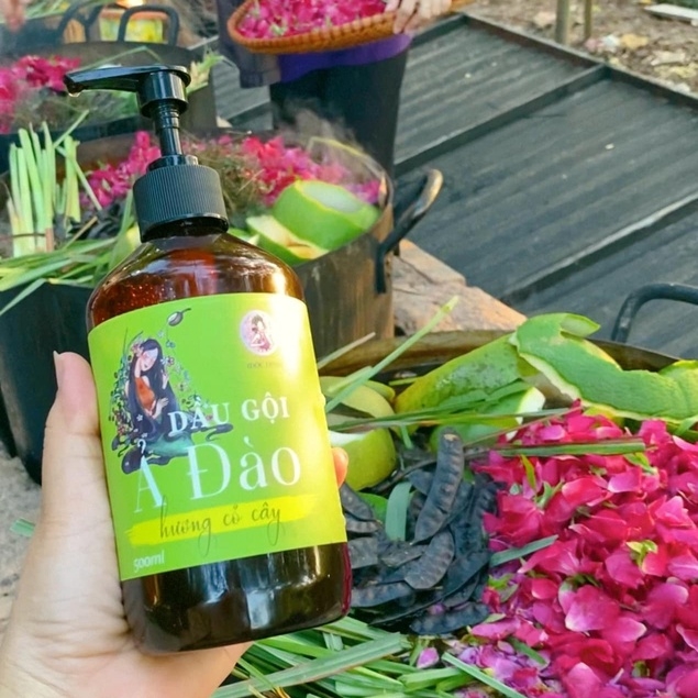 [1 CHAI] DẦU GỘI Ả ĐÀO 500ML - MỘC NHAN NATURAL TẶNG 2 MẶT NẠ TẾ BÀO GỐC NHẬT BẢN