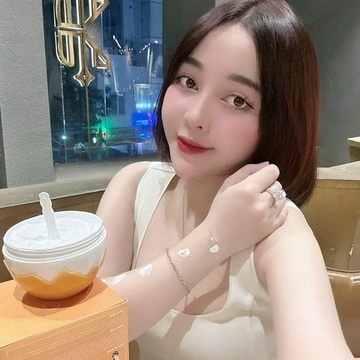 KEM DƯỠNG TRẮNG DA BODY MẬT NGHỆ 250GR QUEENIE SKIN