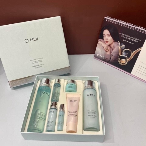 BỘ DƯỠNG DA OHUI XANH AQUA GIÚP TRẮNG SÁNG CĂNG BÓNG TRẺ HÓA AD381