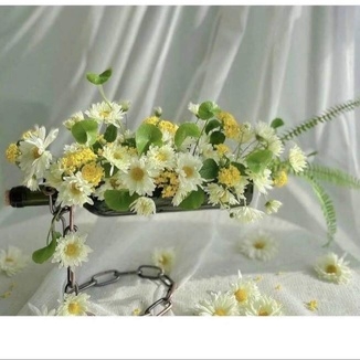 BÌNH HOA, LỌ HOA THỦY TINH HÌNH CHAI KÈM DÂY XÍCH, LỌ HOA BAY TRANG TRÍ, DECOR ĐỘC ĐÁO