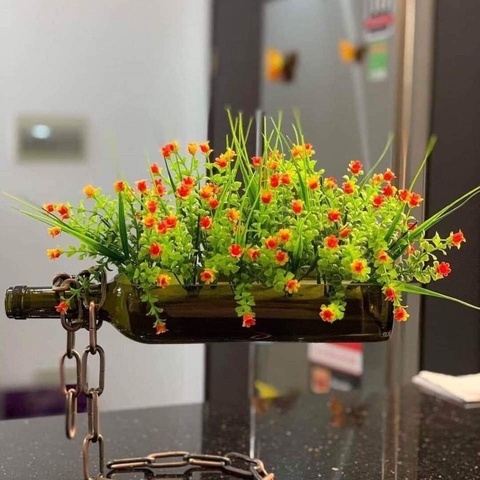 BÌNH HOA, LỌ HOA THỦY TINH HÌNH CHAI KÈM DÂY XÍCH, LỌ HOA BAY TRANG TRÍ, DECOR ĐỘC ĐÁO