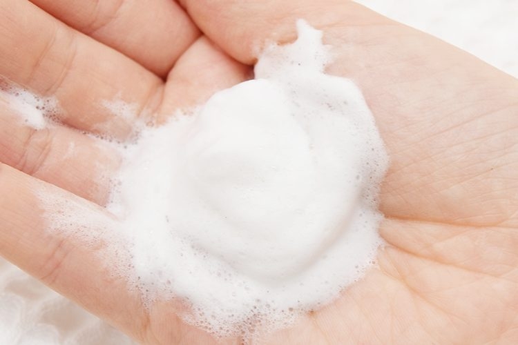 Sữa rửa mặt hạt kiêm tẩy da chết Muji face soap scrub -Nhật 120g