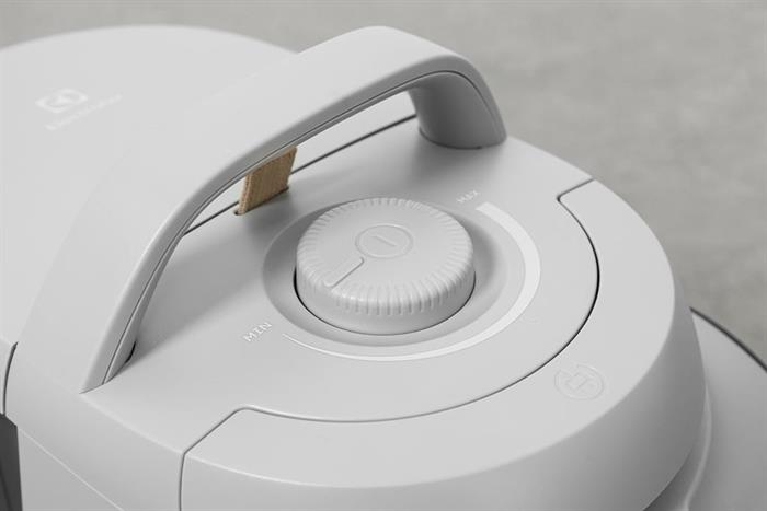 Máy Hút Bụi Electrolux 2000W EFC52614 Mới 2025