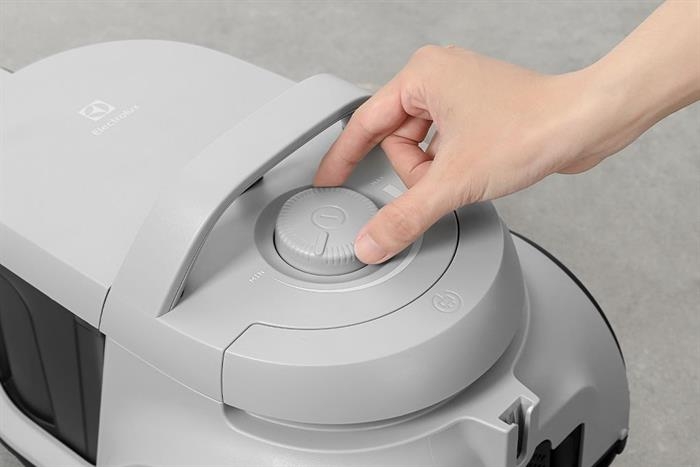 Máy Hút Bụi Electrolux 2000W EFC52614 Mới 2025