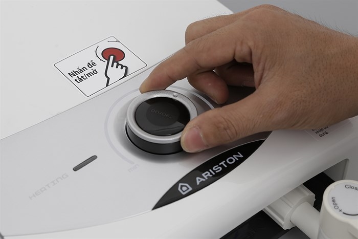 Máy nước nóng trực tiếp Ariston 4500W SM45PE-VN (CÓ BƠM)
