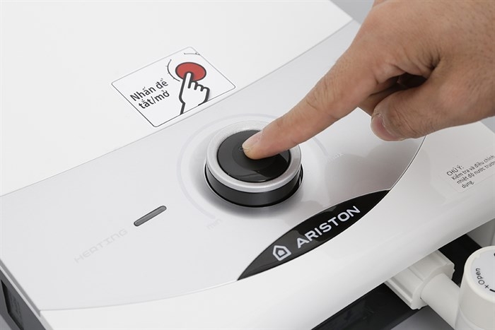 Máy nước nóng trực tiếp Ariston 4500W SM45PE-VN (CÓ BƠM)