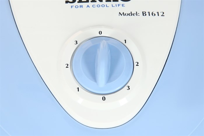 Quạt bàn Senko 3 cánh B1612 ( 47W - Màu ngẫu nhiên )
