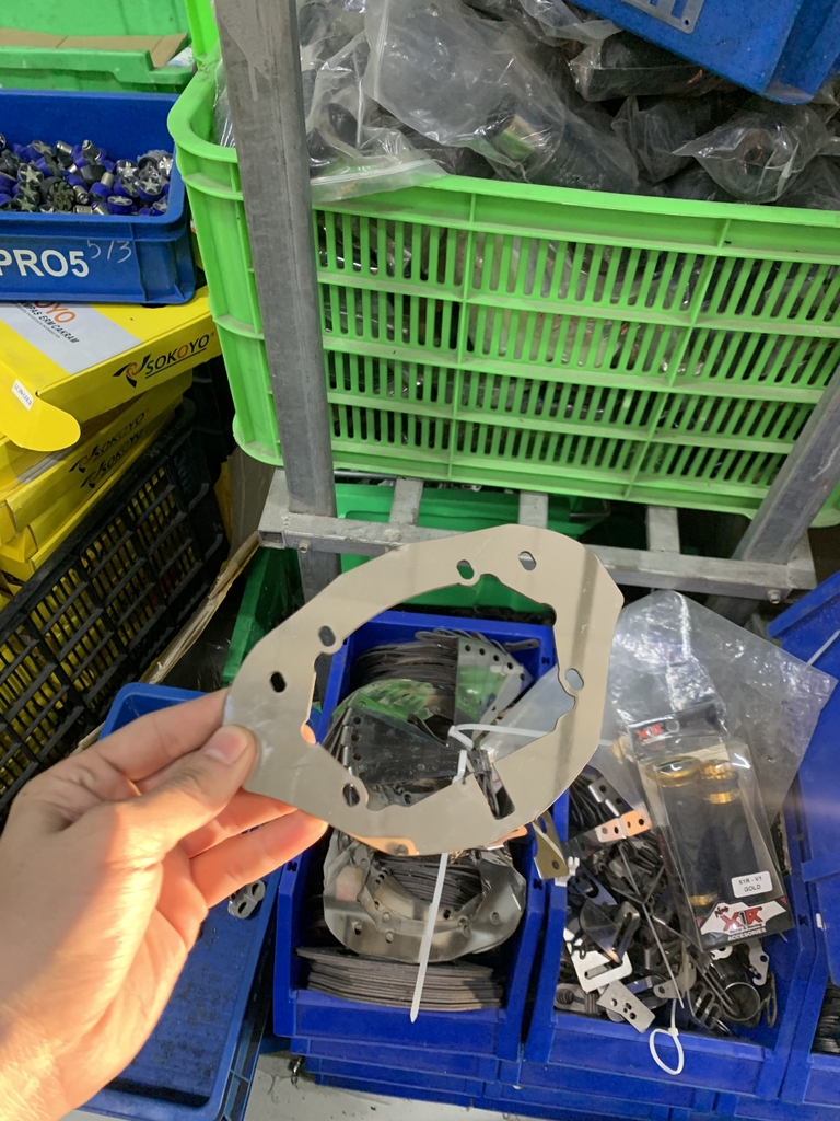 Pát, bát gắn đèn bi cầu cho xe SH Mode